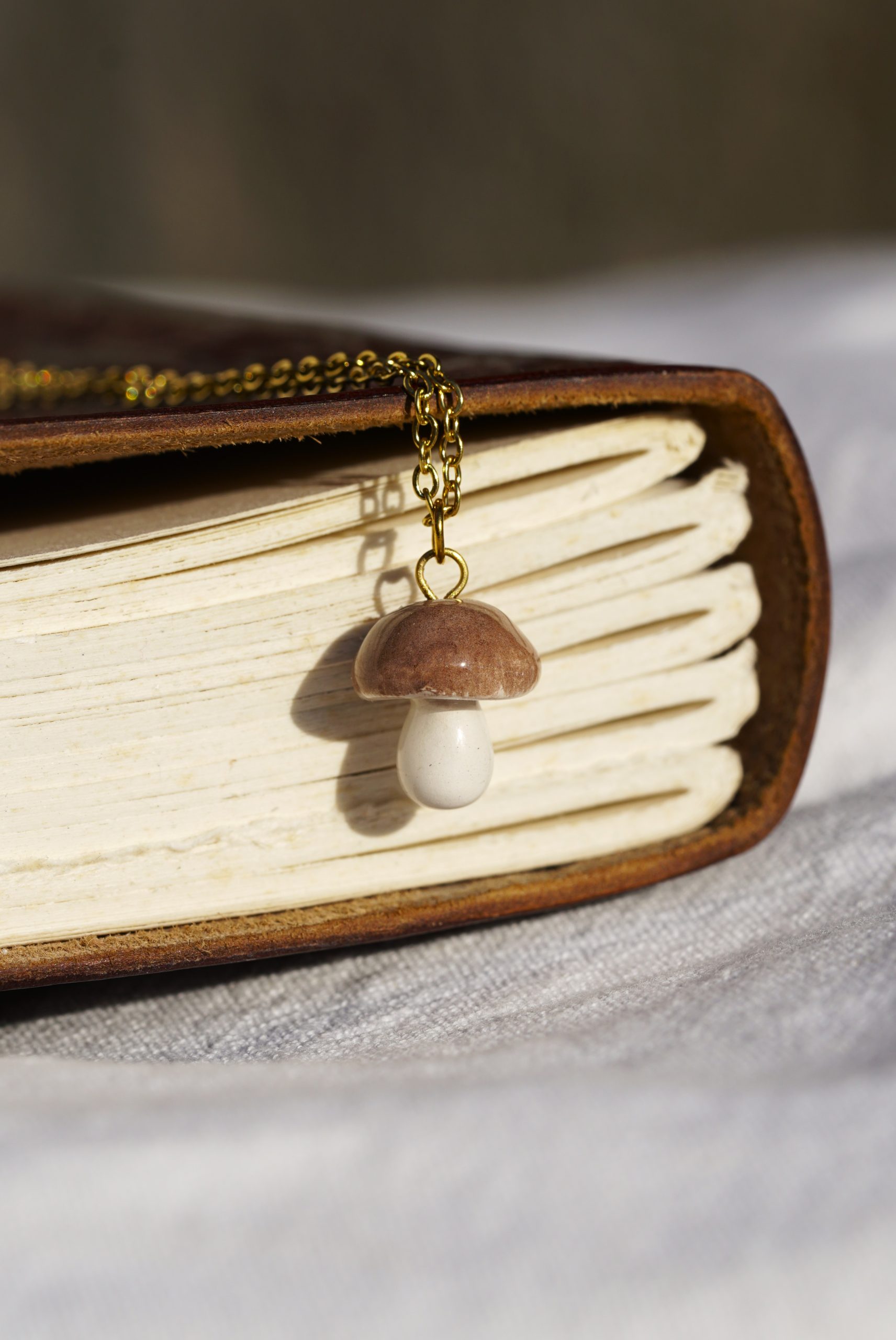 collier_ceramique_champignon_marron_2