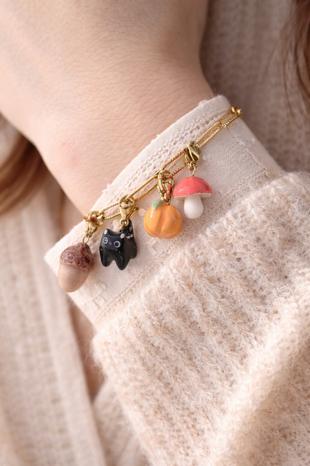 Bracelet charmé en gros plan