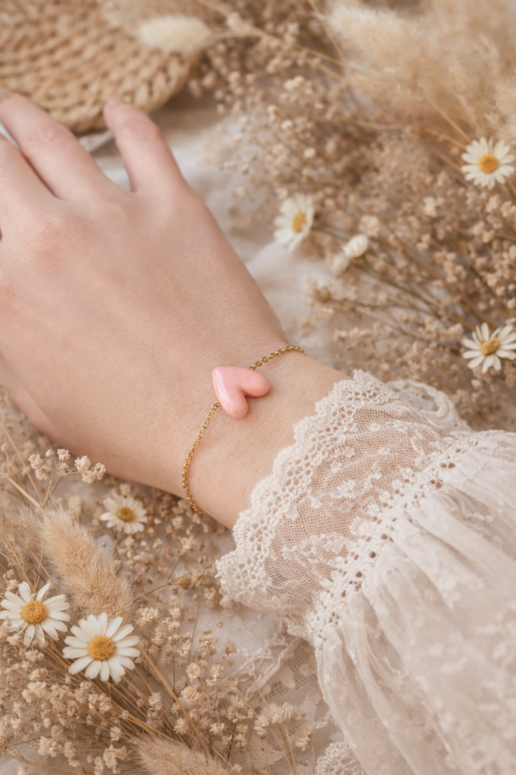 Bracelet en cœur rose et fleurs