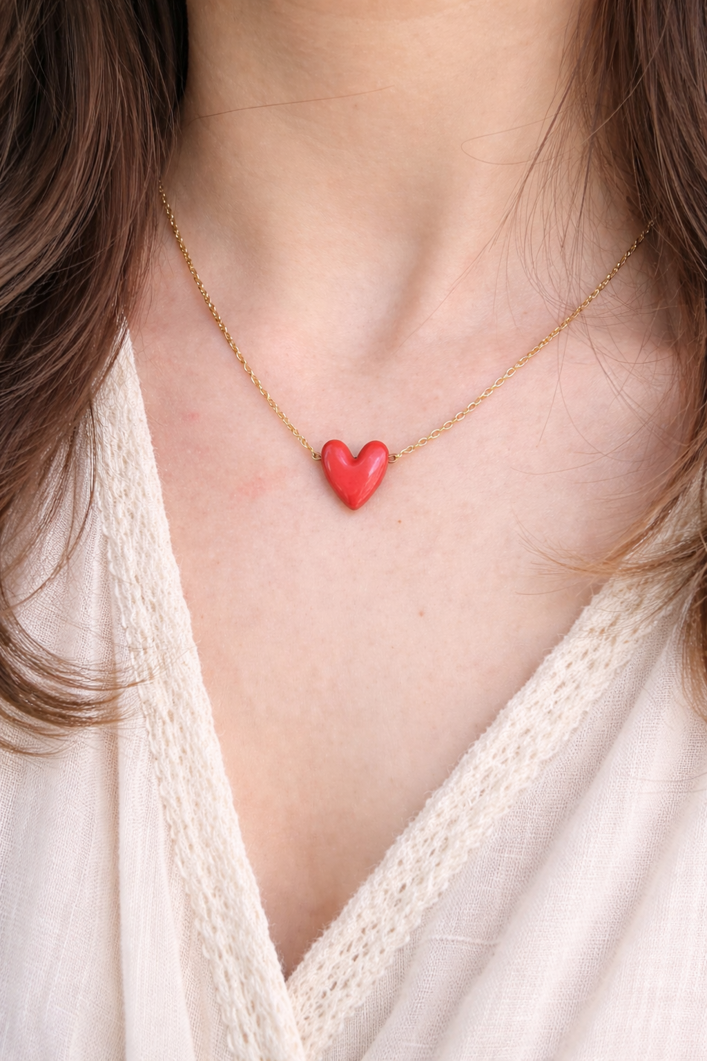 Collier en forme de cœur rouge
